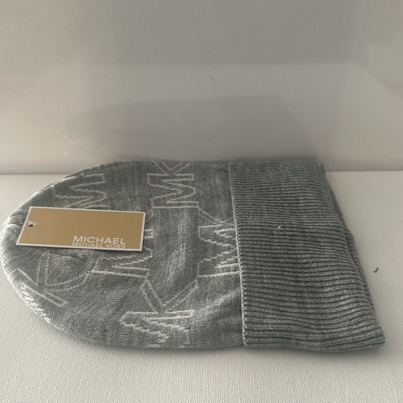 NWT Michael Kors Gray and White Beanie with rolled up cuff and MK. - Picture 2 of 4